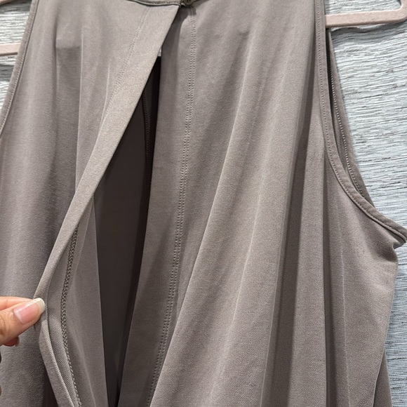 🚨2/$10‼️BcbgMaxAzria Andy Romper - Picture 13 of 13